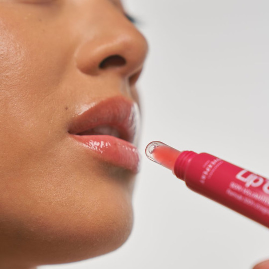 Lip up - soin volumateur lèvres - Laboratoires Novexpert